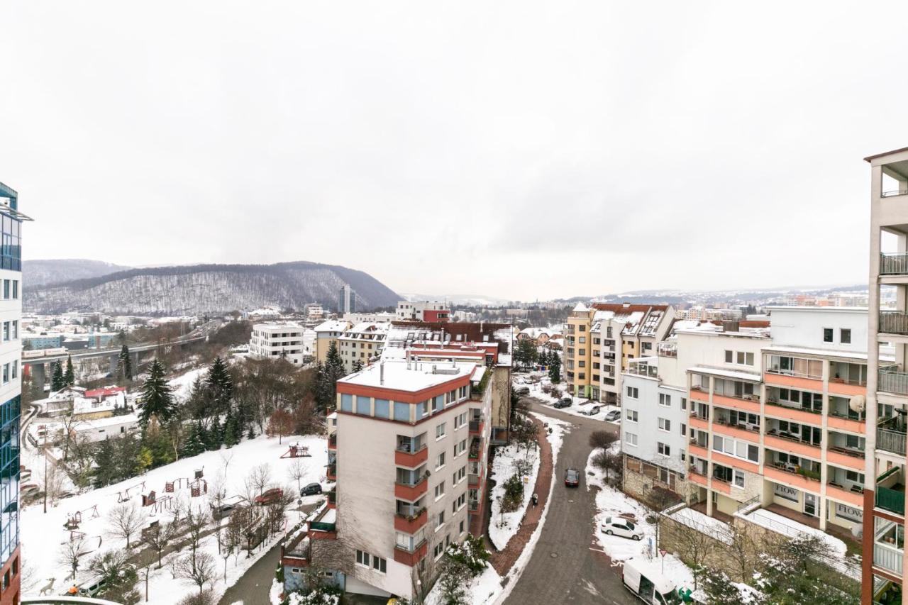 Alure Residences 3 & 24H Self Check-In, Parking In The Garage In The Apartment Building Included, New Building, Terrace, Green Location With A Forest Park With A Lake, Children'S Playground Banská Bystrica Dış mekan fotoğraf