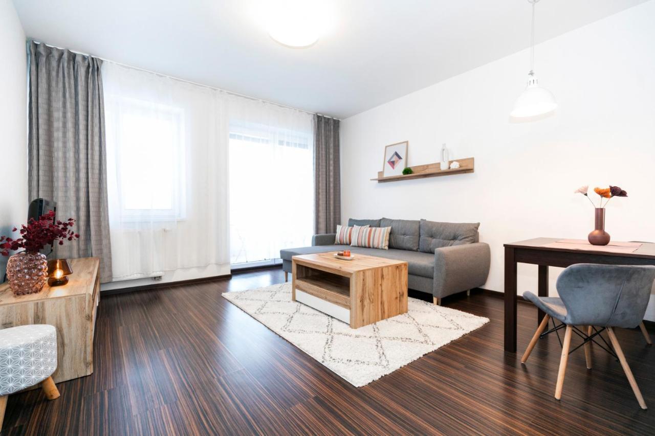 Alure Residences 3 & 24H Self Check-In, Parking In The Garage In The Apartment Building Included, New Building, Terrace, Green Location With A Forest Park With A Lake, Children'S Playground Banská Bystrica Dış mekan fotoğraf