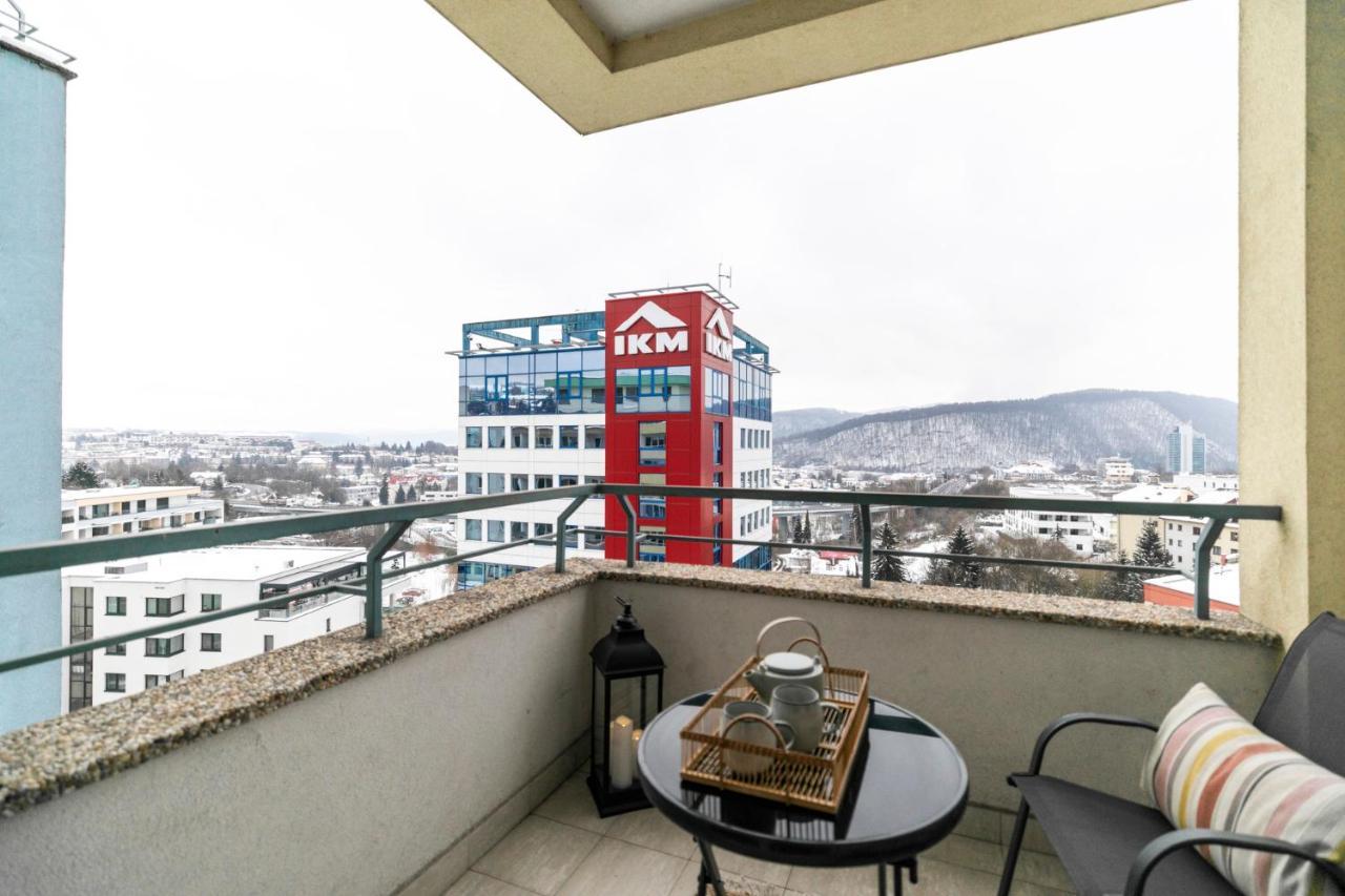 Alure Residences 3 & 24H Self Check-In, Parking In The Garage In The Apartment Building Included, New Building, Terrace, Green Location With A Forest Park With A Lake, Children'S Playground Banská Bystrica Dış mekan fotoğraf